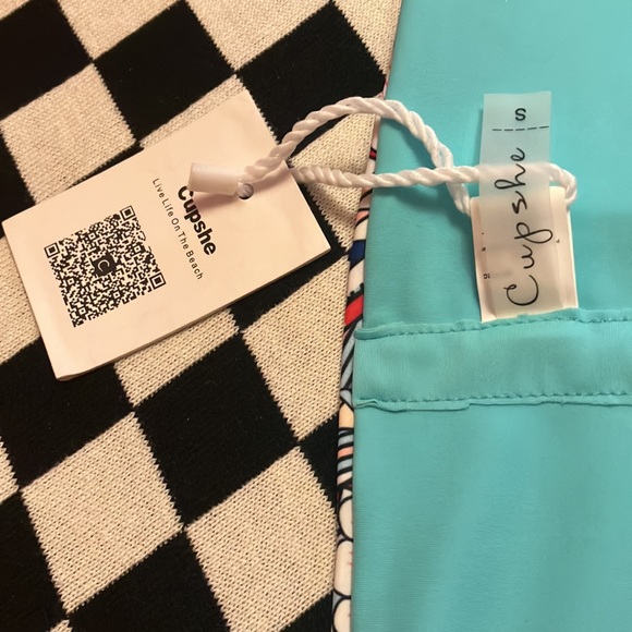 Cupshe fabulous reversible, sexy bathing suit, open back size small - Picture 4 of 7